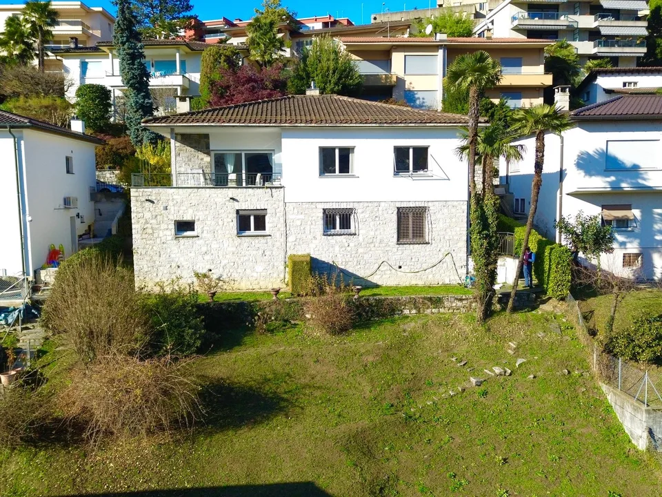 Villa ensoleillée avec vue à couper le souffle