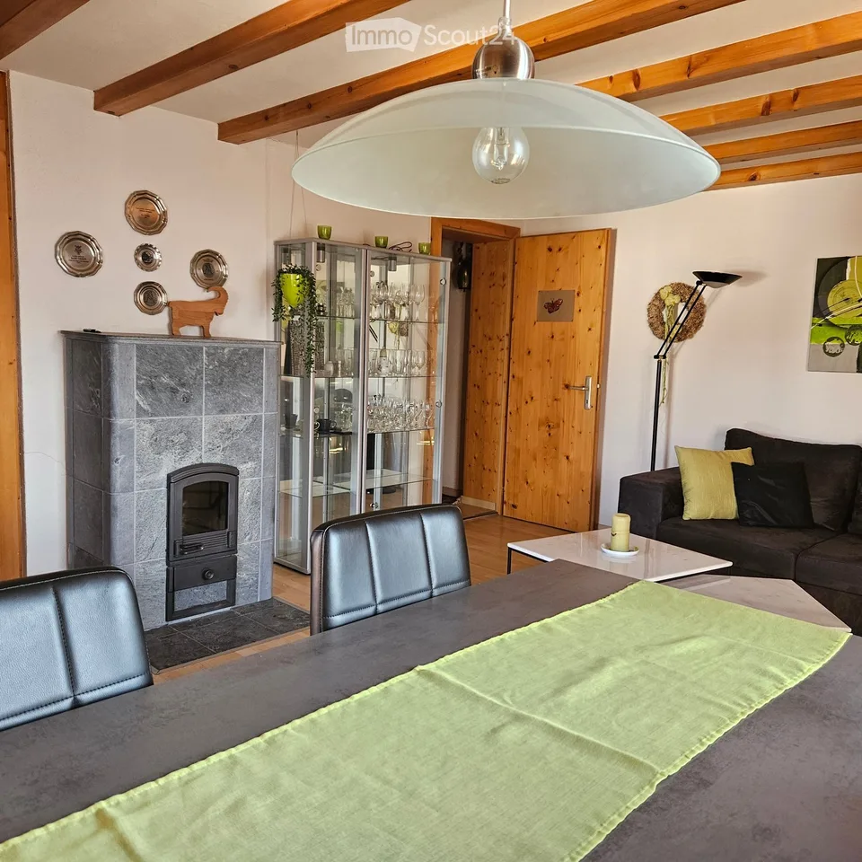 Gemütliche 2-Zimmer-Wohnung mit Balkon und Aussicht in Andiast