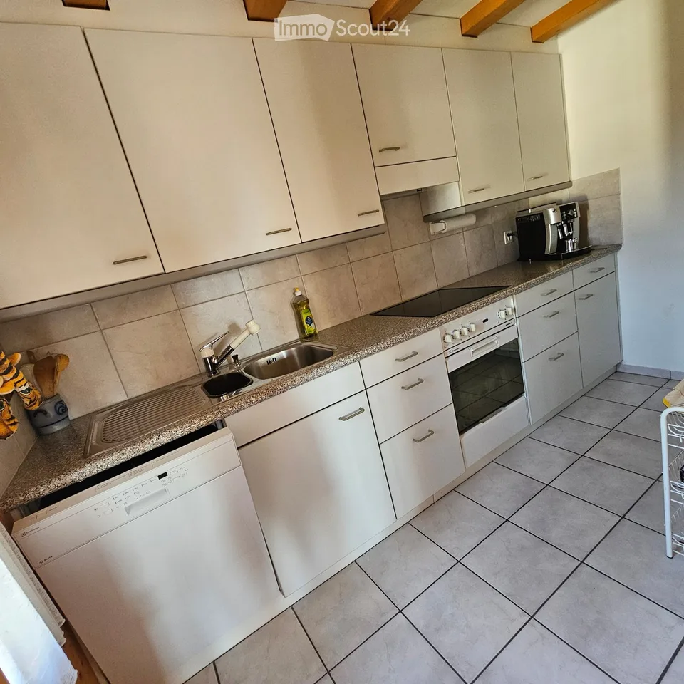 Gemütliche 2-Zimmer-Wohnung mit Balkon und Aussicht in Andiast