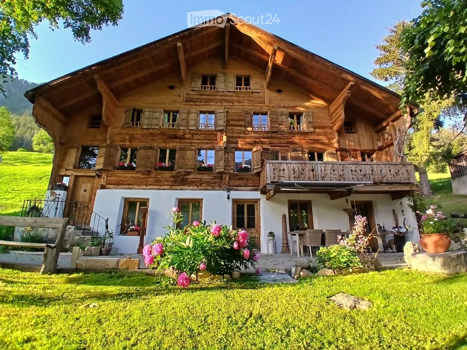 Grand Chalet en vieux bois de Caractère à L'Etivaz – 12 pièces - jardin - 5 places de parc