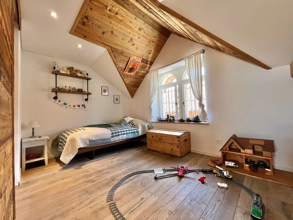 Villa with 6.5 rooms, large garden, pool,...