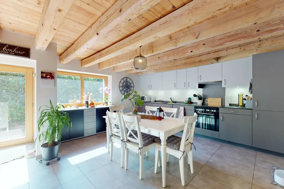 Magnificent renovated farm with 3 apartments and a horse stable
