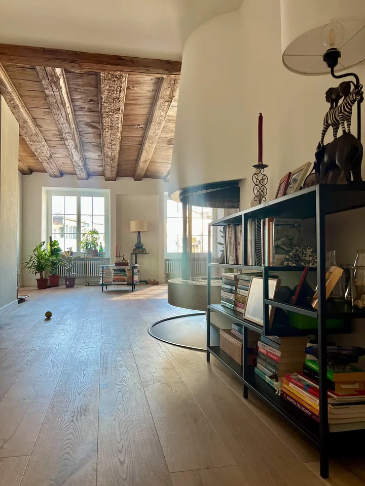 Zurich, Münsterhof - room in a large bright apartment with great views, lift and fire place