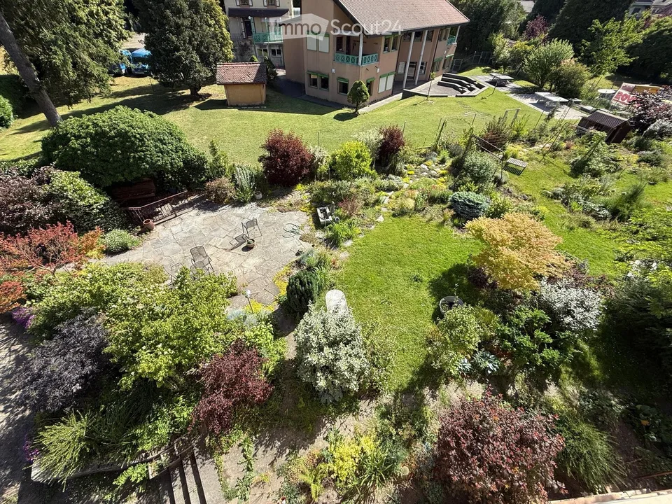 Appartement sous les toits avec accès jardin