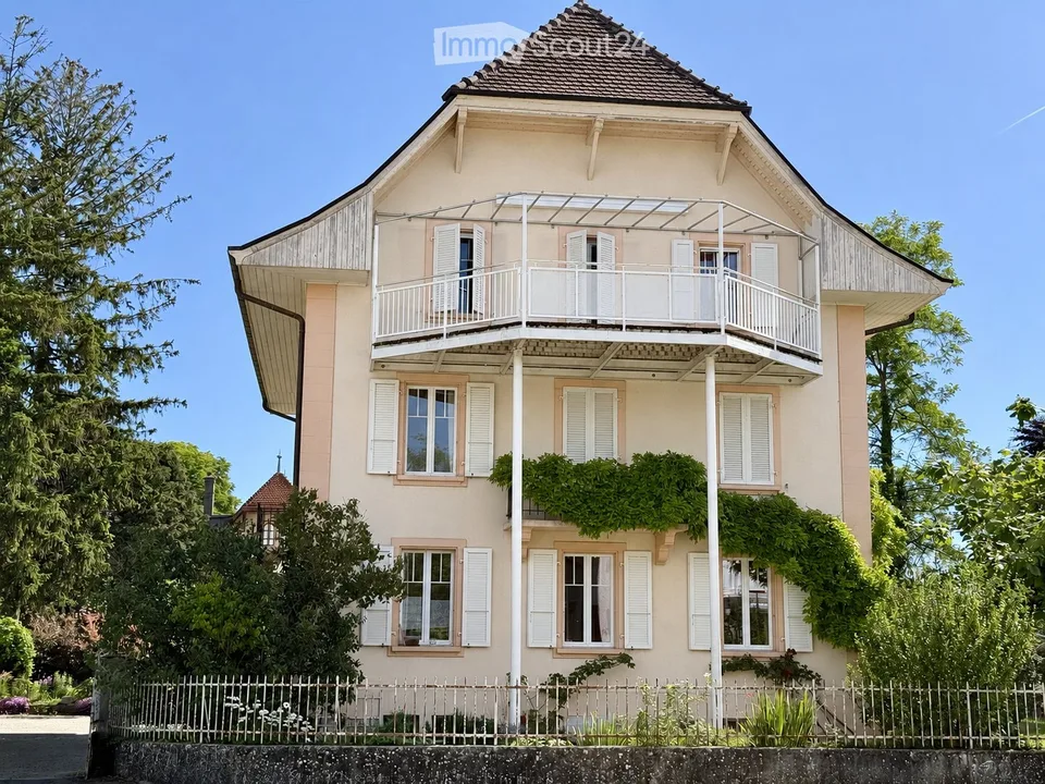 Appartement sous les toits avec accès jardin