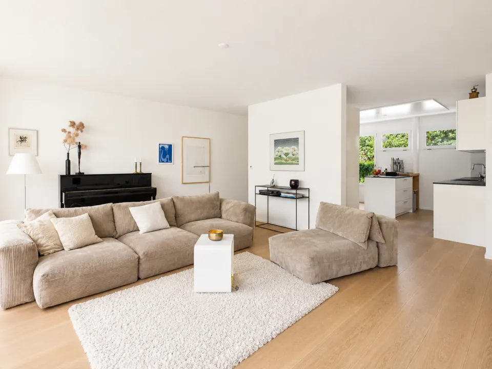 Oasis de jardin ensoleillée avec beaucoup d'espace