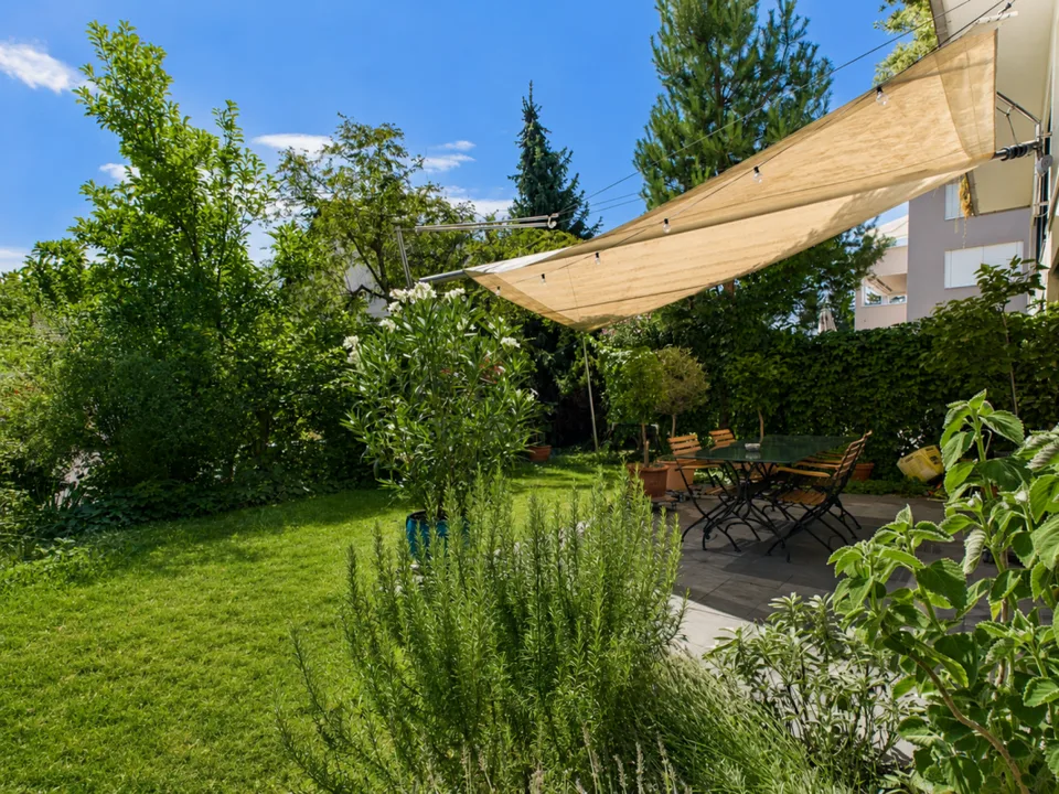 SONNIGE GARTENOASE MIT VIEL PLATZ