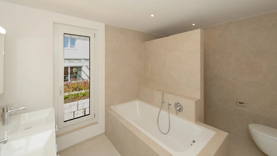 Nouveau bâtiment, quasi autonome en énergie - Maison familiale individuelle de 5½ pièces avec grand jardin