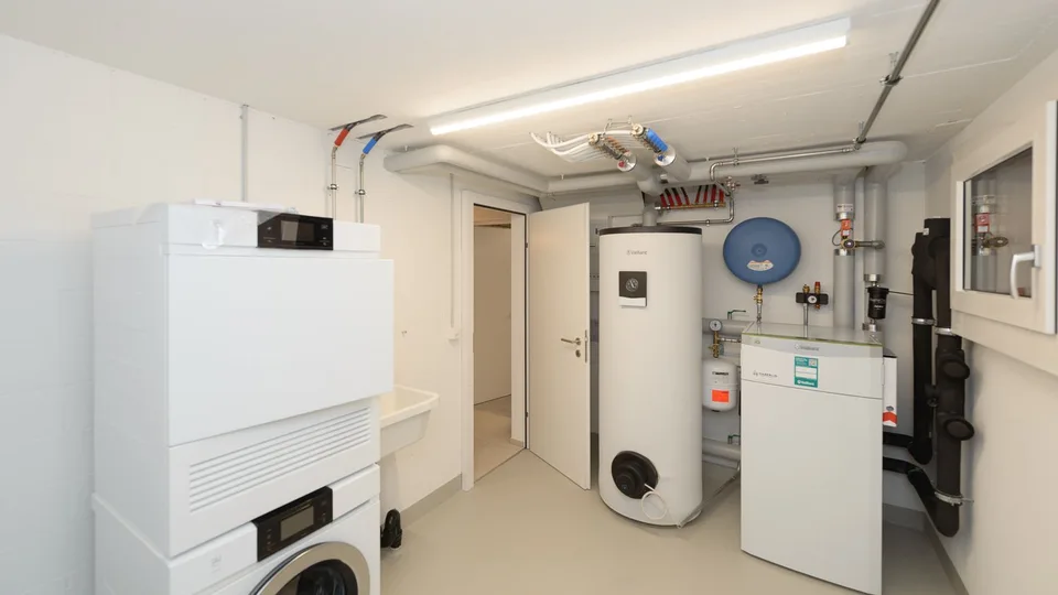Nouveau bâtiment, quasi autonome en énergie - Maison familiale individuelle de 5½ pièces avec grand jardin