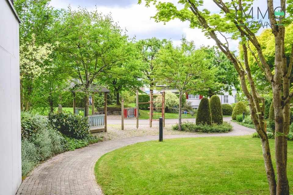 Living with a view: Spacious garden apartment with 280 m² fantastic, private garden paradise