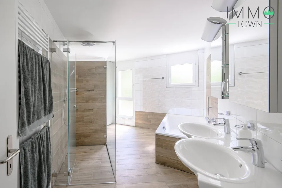 Living with a view: Spacious garden apartment with 280 m² fantastic, private garden paradise