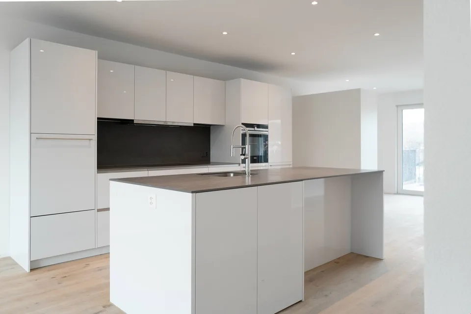 Appartement 4.5p neuf - Grand balcon