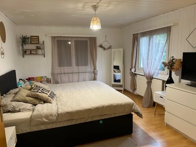 Family-friendly residential property with 2 house parts in Fehraltorf