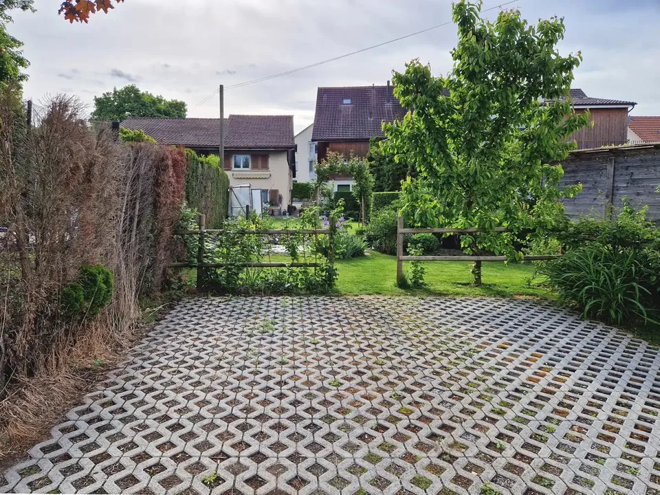 Family-friendly residential property with 2 house parts in Fehraltorf