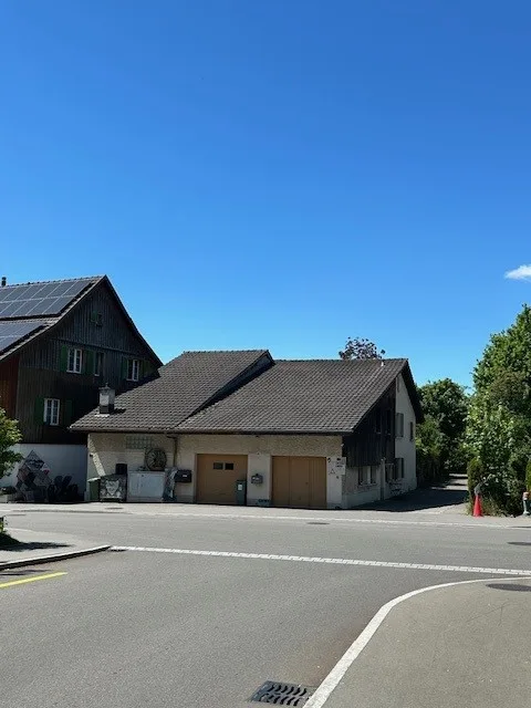 Family-friendly residential property with 2 house parts in Fehraltorf
