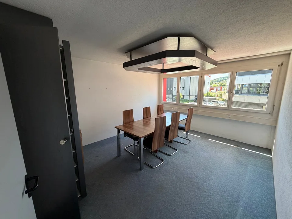 Spazio ufficio attraente a Dielsdorf