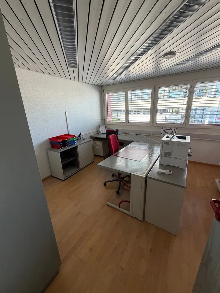 Spazio ufficio attraente a Dielsdorf