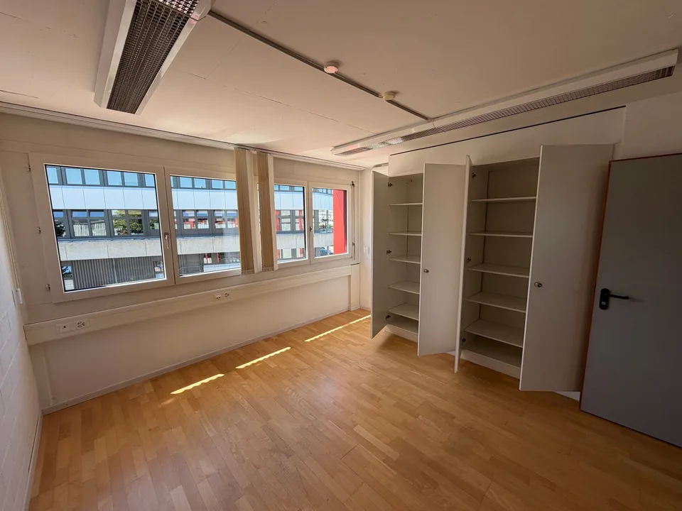 Spazio ufficio attraente a Dielsdorf