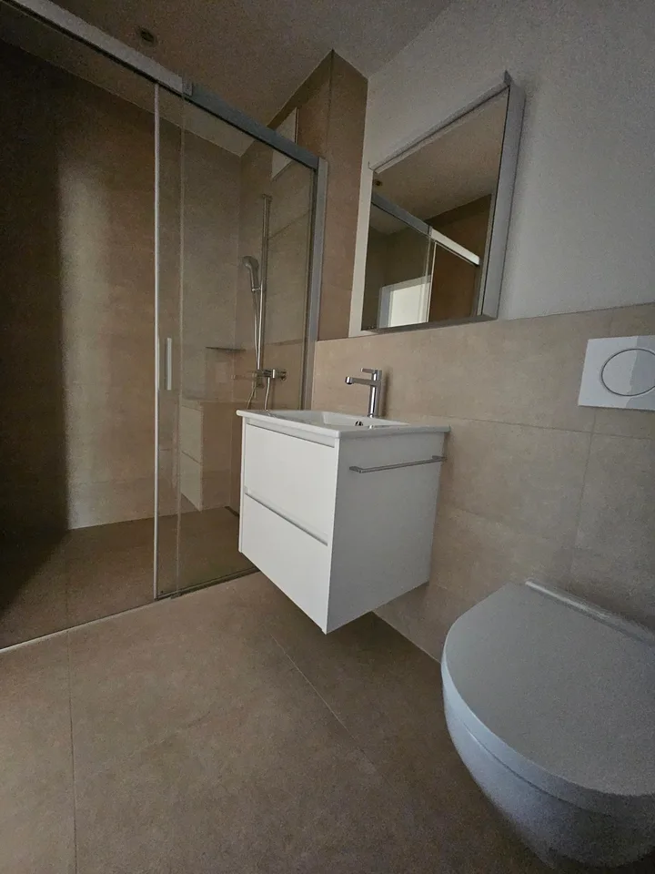 Une fois disponible : appartements neufs de 2,5 pièces inondés de lumière avec dressing