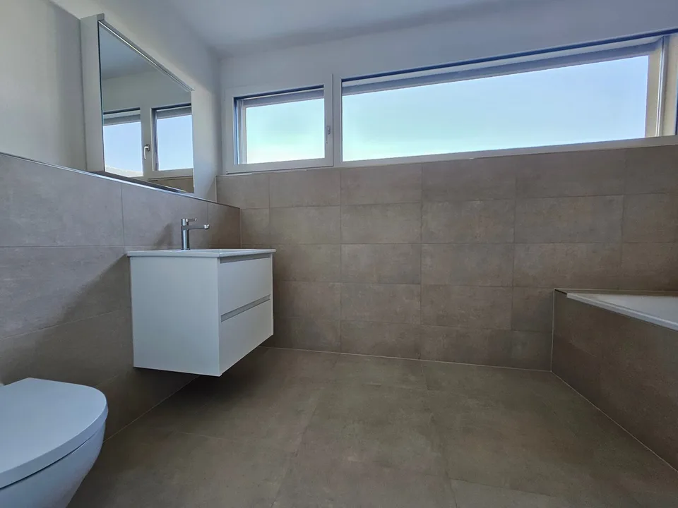 Une fois disponible : appartements neufs de 2,5 pièces inondés de lumière avec dressing
