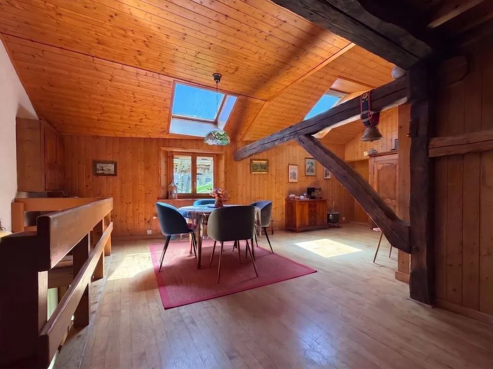 House for sale in Vallée de Joux with 6.5 rooms - 230 m², with 2-room apartment and large garden