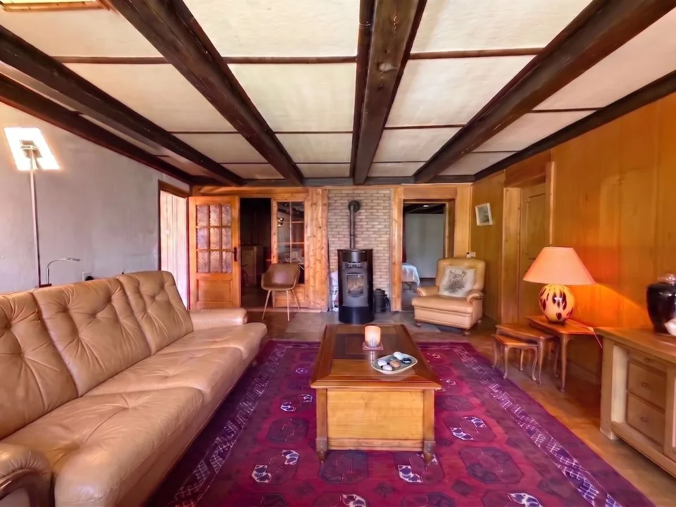 House for sale in Vallée de Joux with 6.5 rooms - 230 m², with 2-room apartment and large garden
