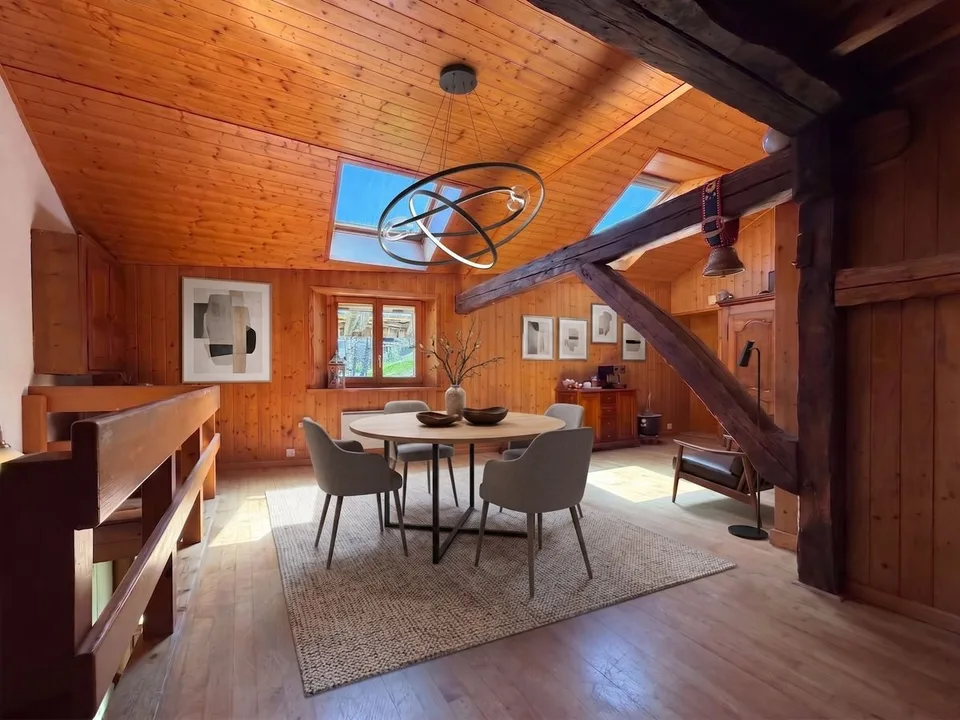 House for sale in Vallée de Joux with 6.5 rooms - 230 m², with 2-room apartment and large garden