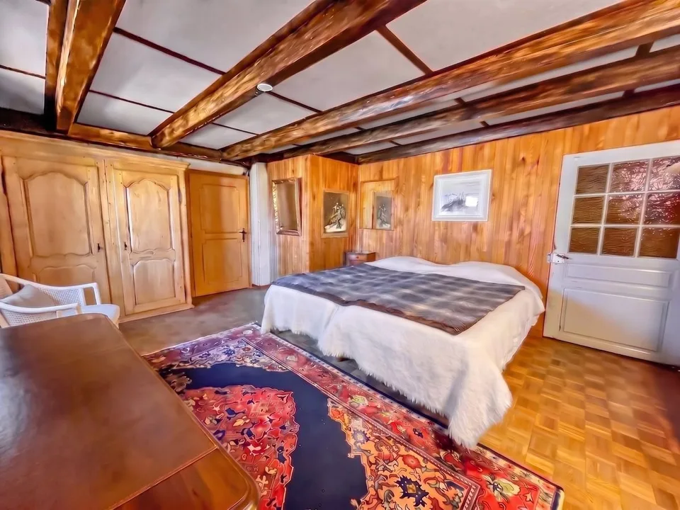 House for sale in Vallée de Joux with 6.5 rooms - 230 m², with 2-room apartment and large garden