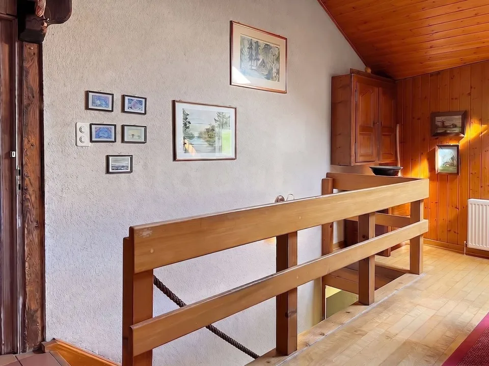 House for sale in Vallée de Joux with 6.5 rooms - 230 m², with 2-room apartment and large garden