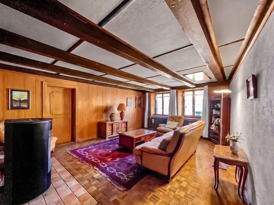 House for sale in Vallée de Joux with 6.5 rooms - 230 m², with 2-room apartment and large garden