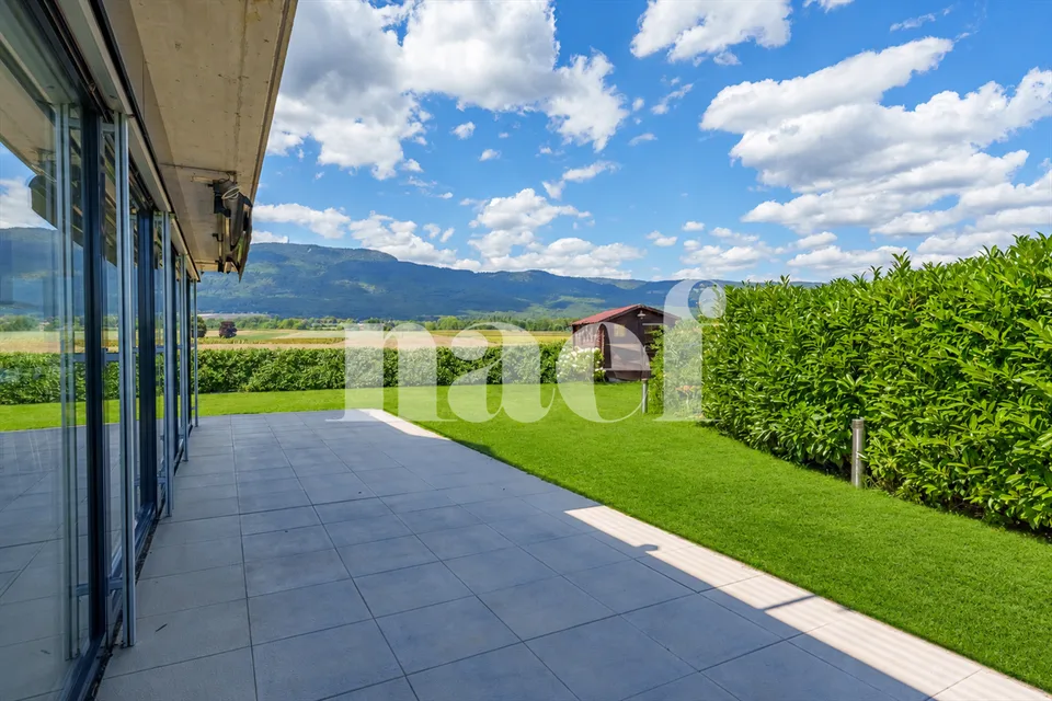 En exclusivité : Grand duplex en rez-de-jardin à Grens