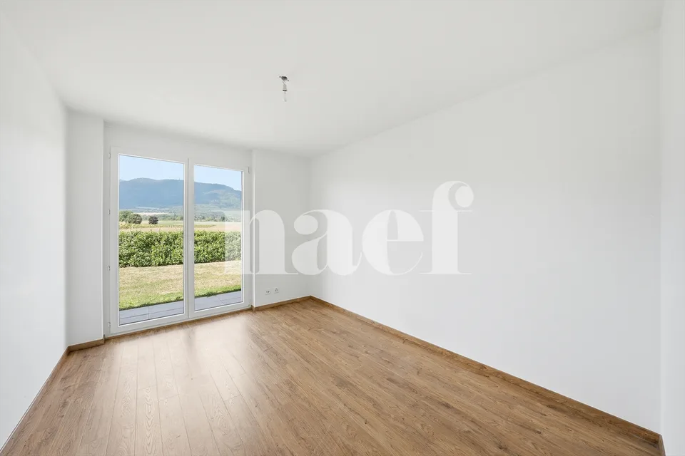 Exklusiv: Großes Reihenhaus-Duplex im Erdgeschoss in Grens