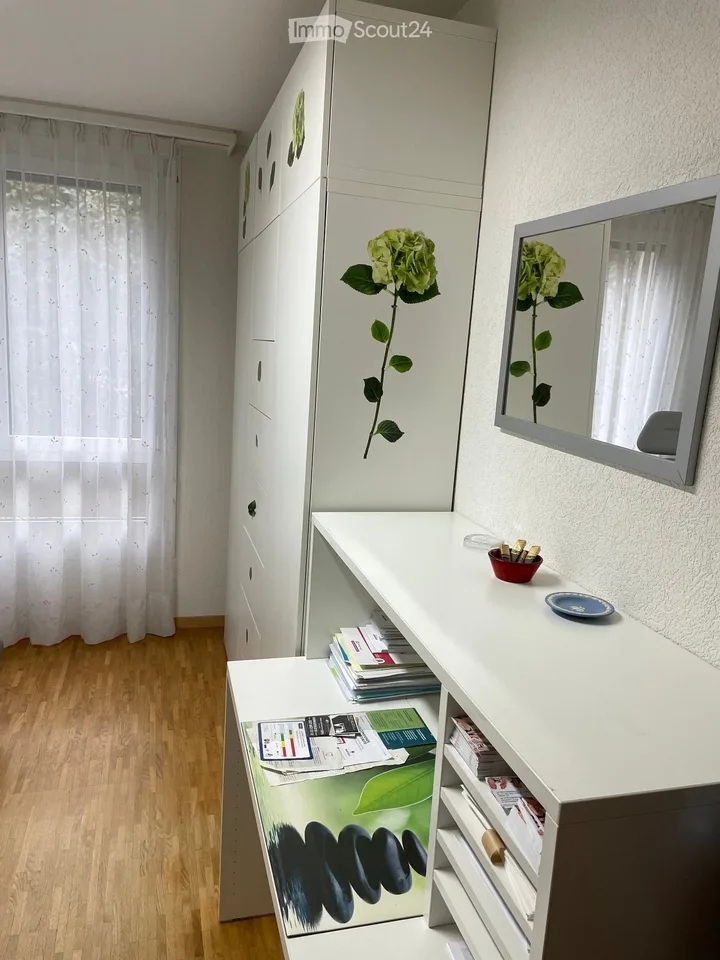 Zimmer zur Miete in einer Dreizimmerwohnung mit Hund und Katzen – Foto 2 von 4