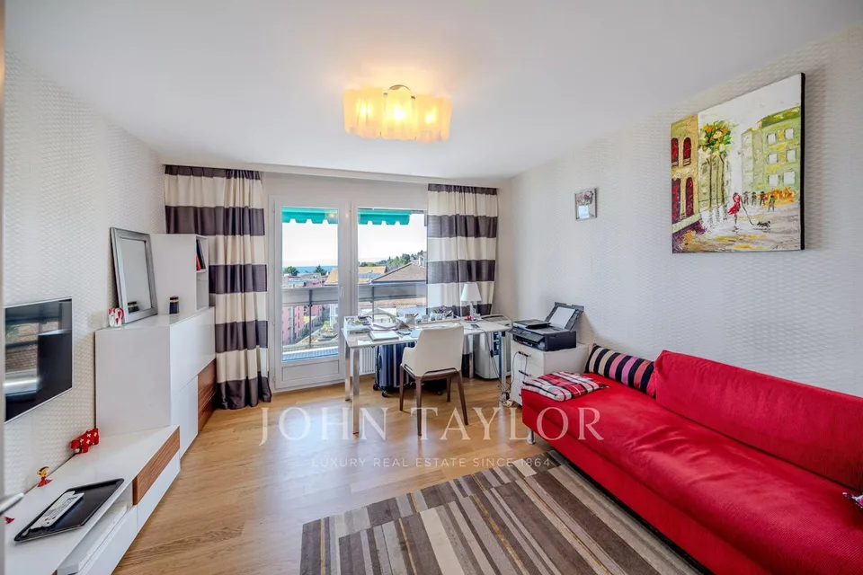 Wohnung mit 3.5 Zimmern und atemberaubendem Blick