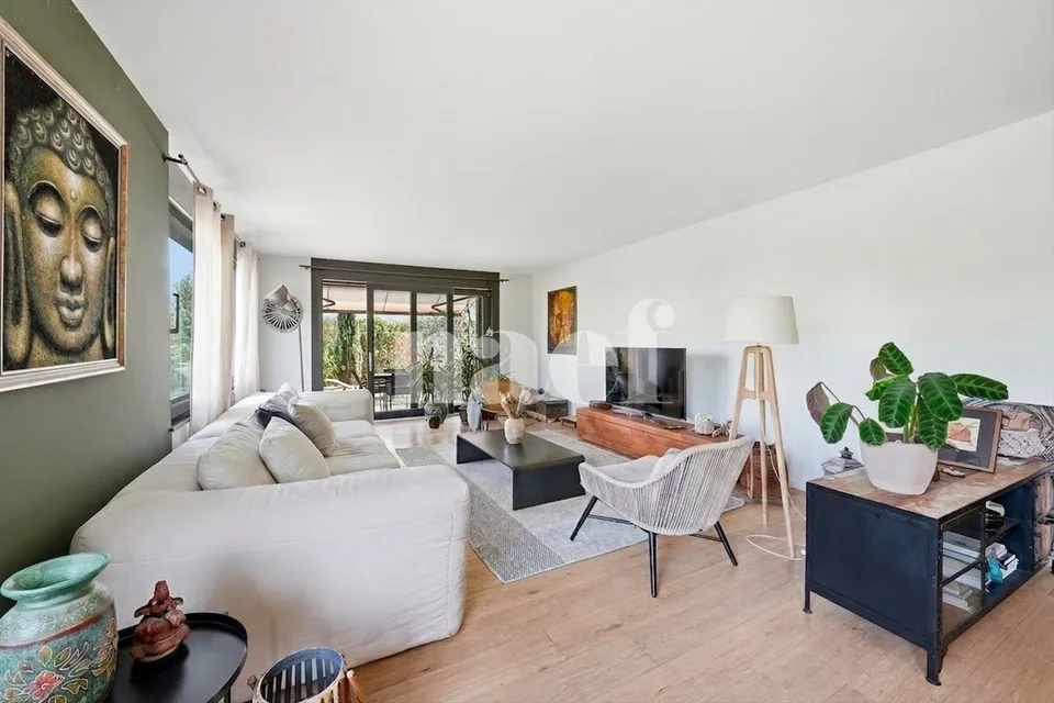 Exklusivität? 6-Zimmer-Familienwohnung mit privatem Garten in Satigny