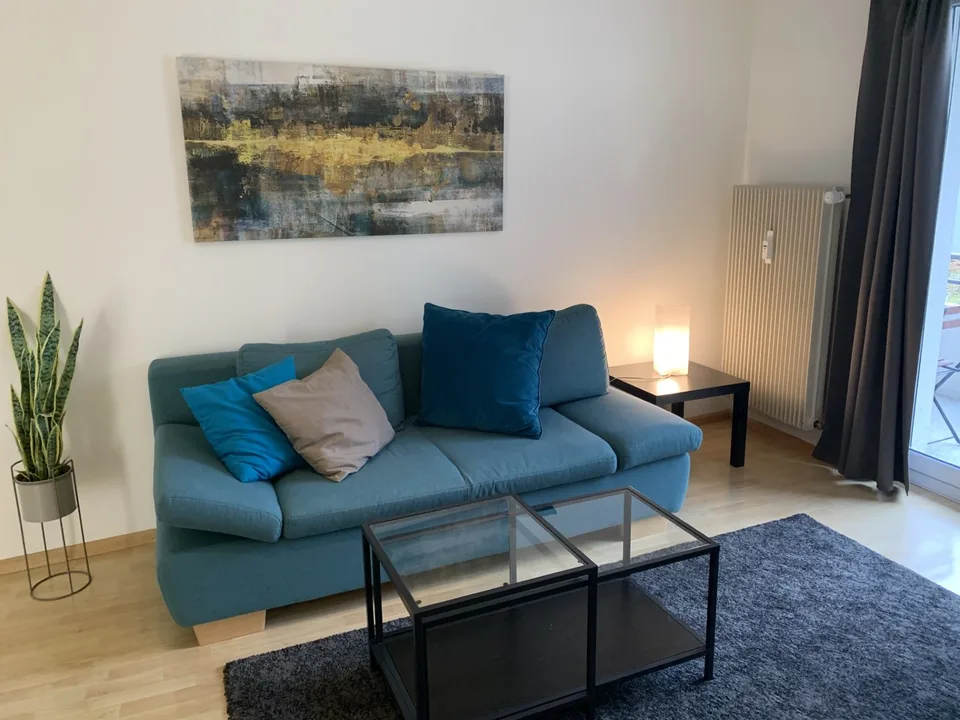 City Centre: modern furnished apartment with lift and large balcony