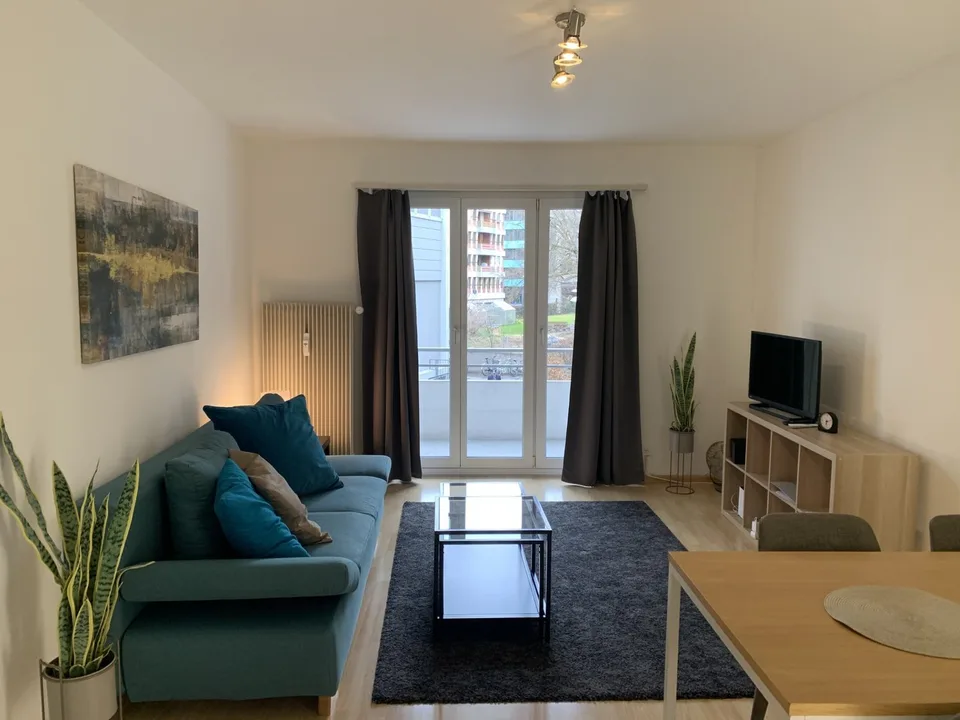 City Centre: modern furnished apartment with lift and large balcony