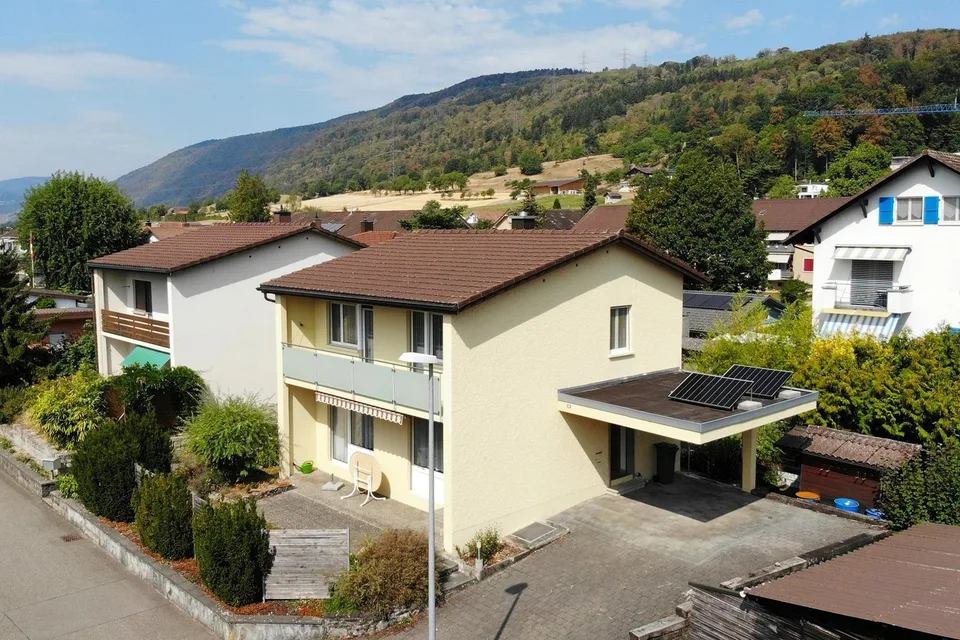 Charmantes 4.5-Zimmer-Einfamilienhaus in Lengnau – sofort verfügbar!