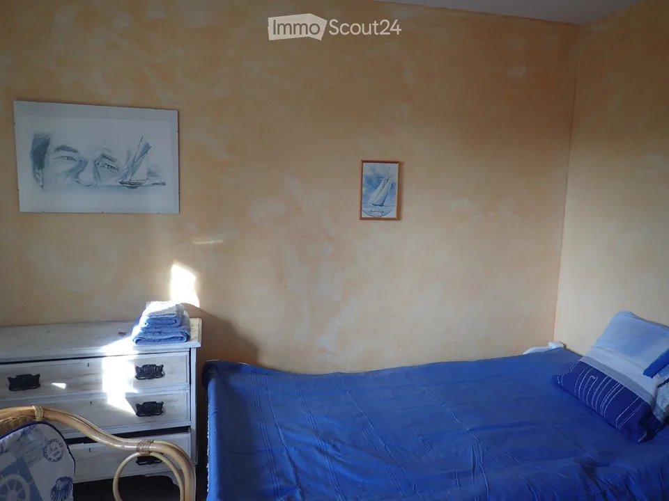 Small room on the ground floor of a family house, by the lake