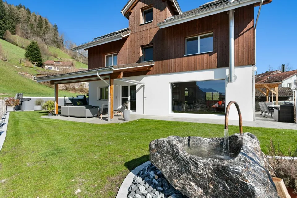 EXCLUSIF, AUTONOME ET ABSOLUMENT PRIVÉ : PROPRIÉTÉ UNIQUE À PROXIMITÉ DE HERISAU