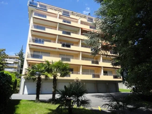Appartement rénové de 2 pièces au 4ème étage avec une vue sur la lac.