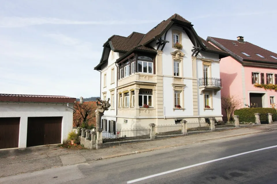 Bel appartement de 4 pièces au 1er étage avec garage