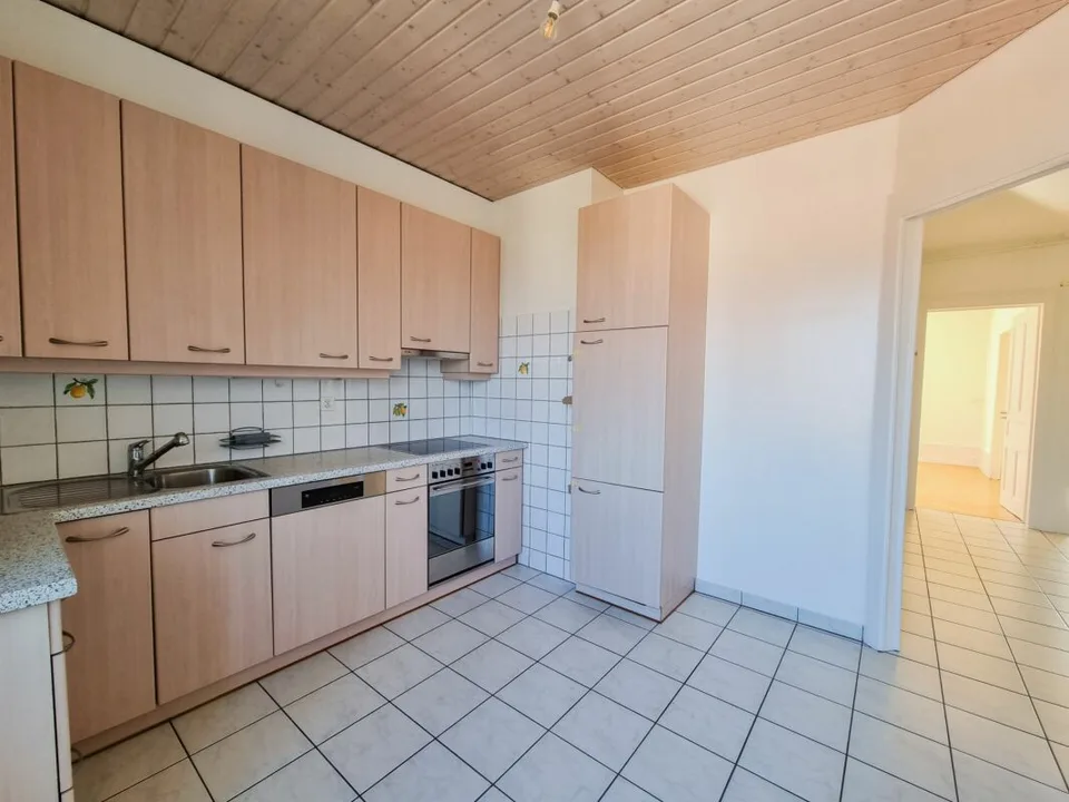 Bel appartement de 4 pièces au 1er étage avec garage
