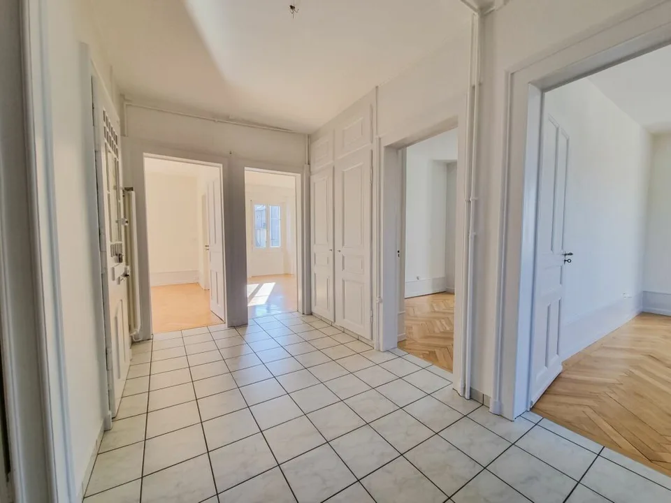 Bel appartement de 4 pièces au 1er étage avec garage