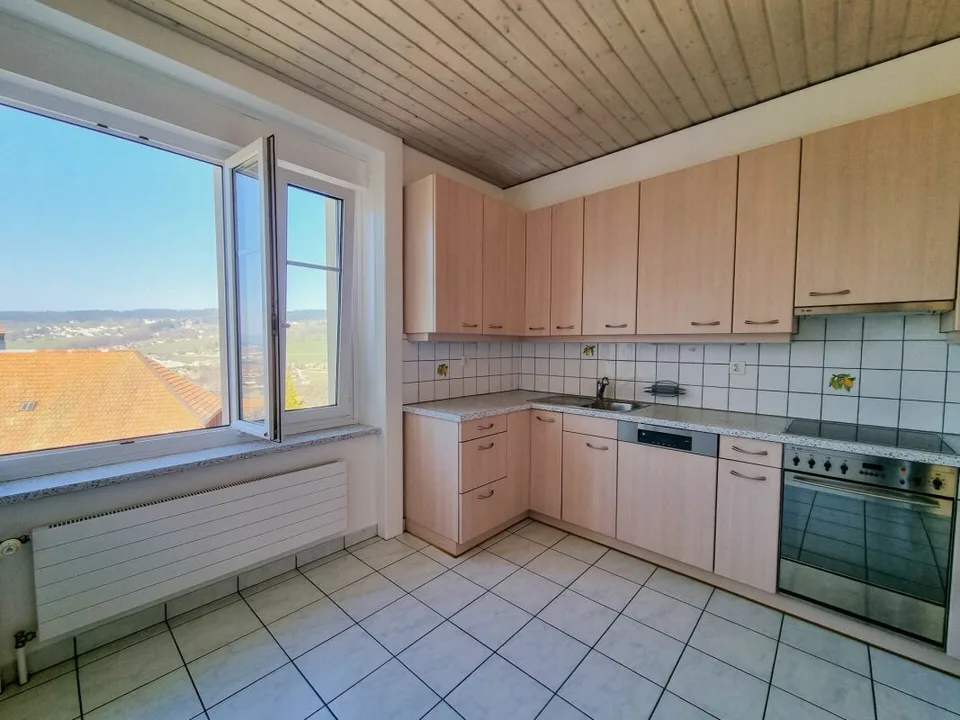 Bel appartement de 4 pièces au 1er étage avec garage
