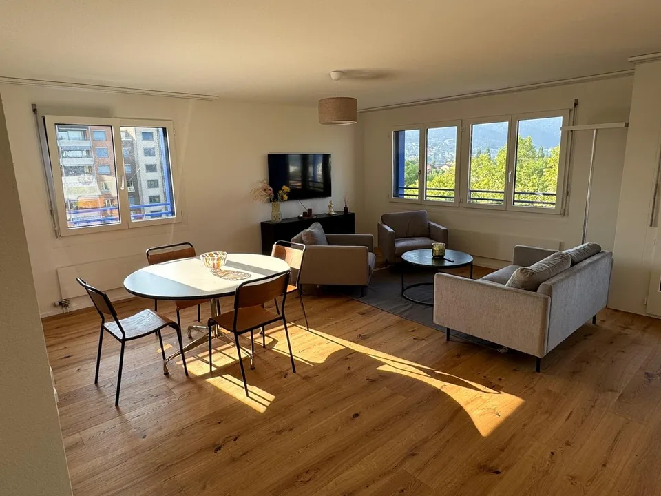 Furnished 3.5-room apartment with lake view in the center of Zug