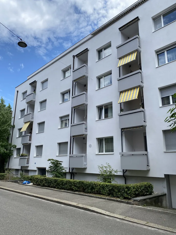 Sanierte 2.5-Zimmer-Wohnung im Iselin-Quartier