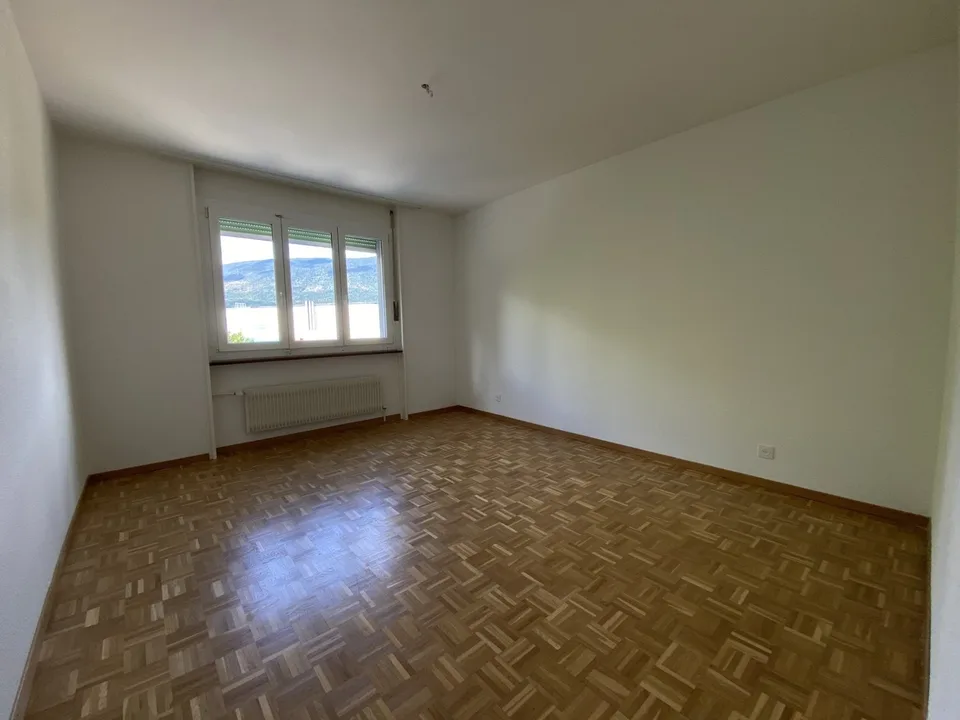 Wohnung mit 4.5 Zimmern im 2. Stock