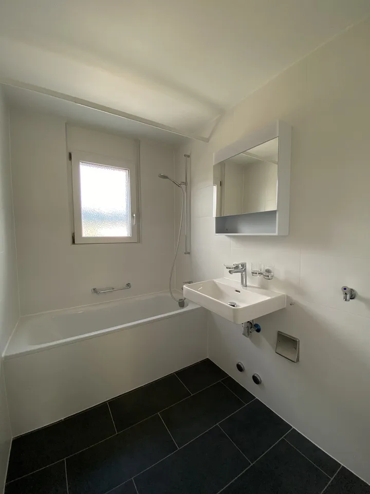 Wohnung mit 4.5 Zimmern im 2. Stock