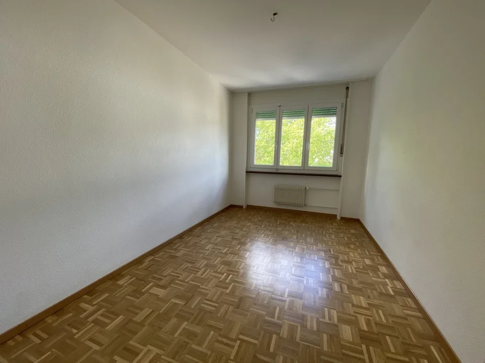 Wohnung mit 4.5 Zimmern im 2. Stock